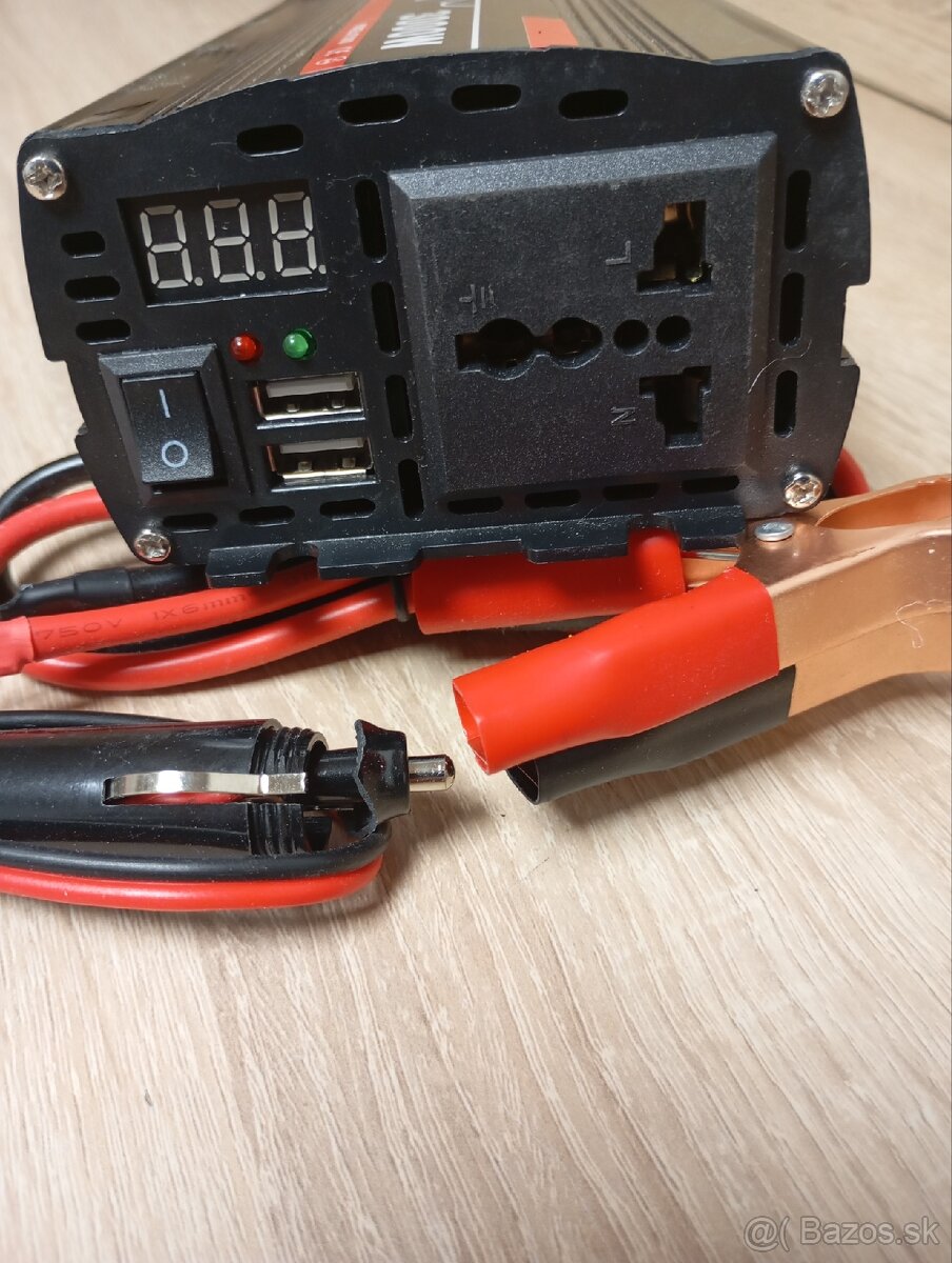 Menič napätia 12V/230V - 3