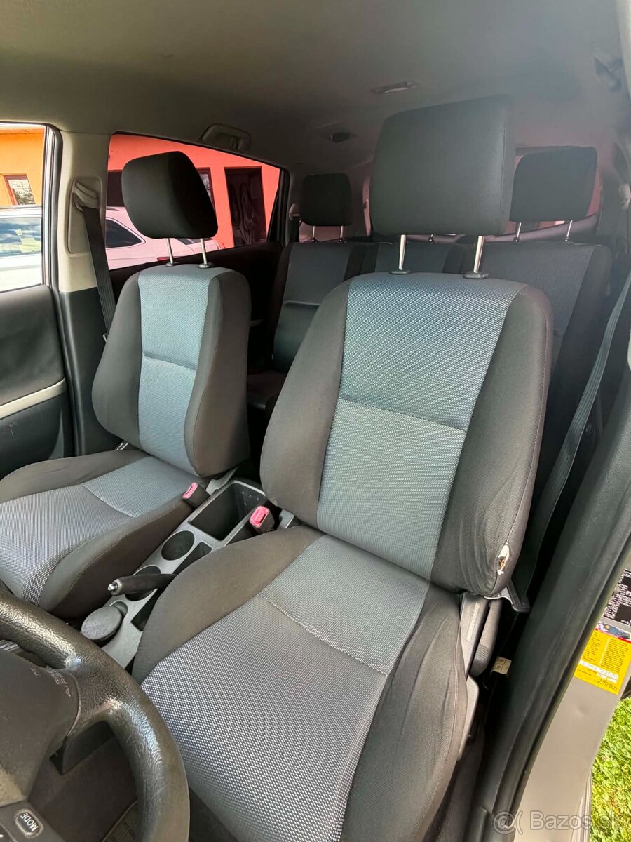 Toyota Corolla Verso 2.2 D-4D - 3