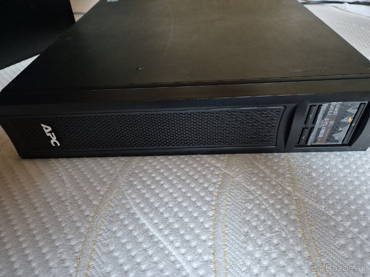 Záložný zdroj APC SMX1000i - 3