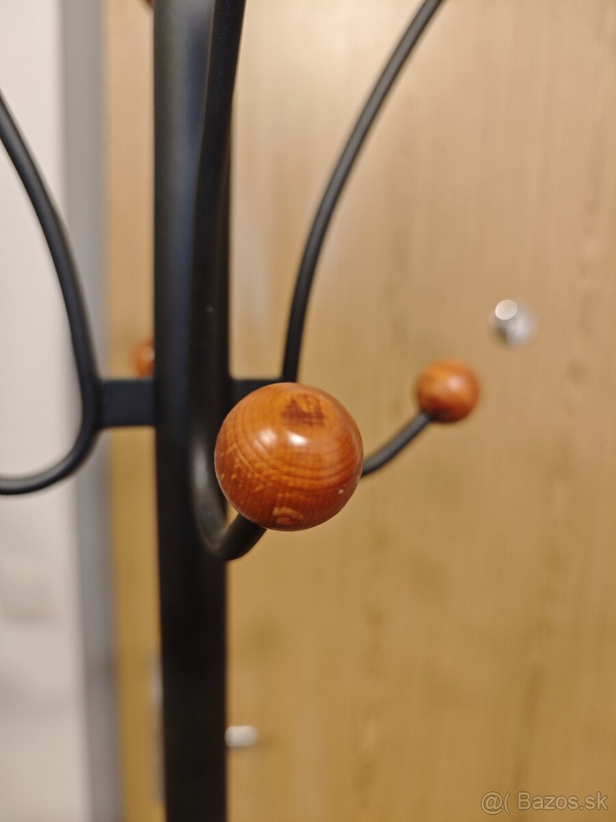 Predam pekny kovovy vesiak - 3