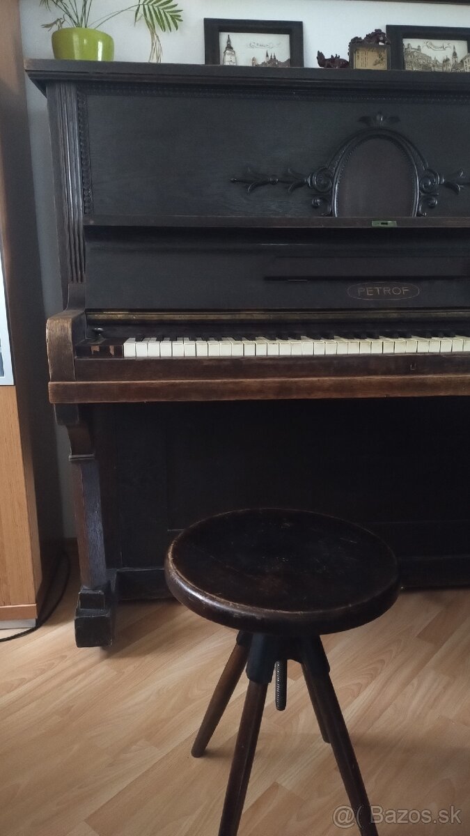 Klavír PETROF s klavírnou stoličkou ZADARMO - 3
