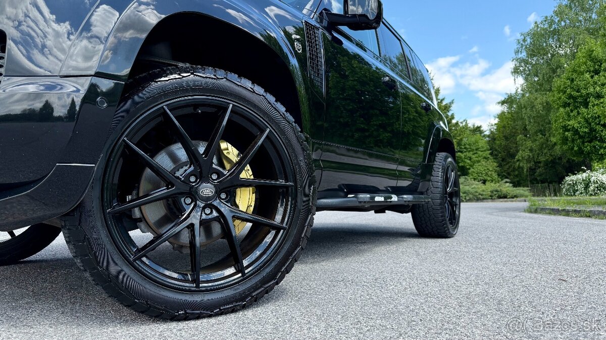 Land Rover Defender 110 3.0 I6 P400 MHEV X-Dynamic HSE A/T