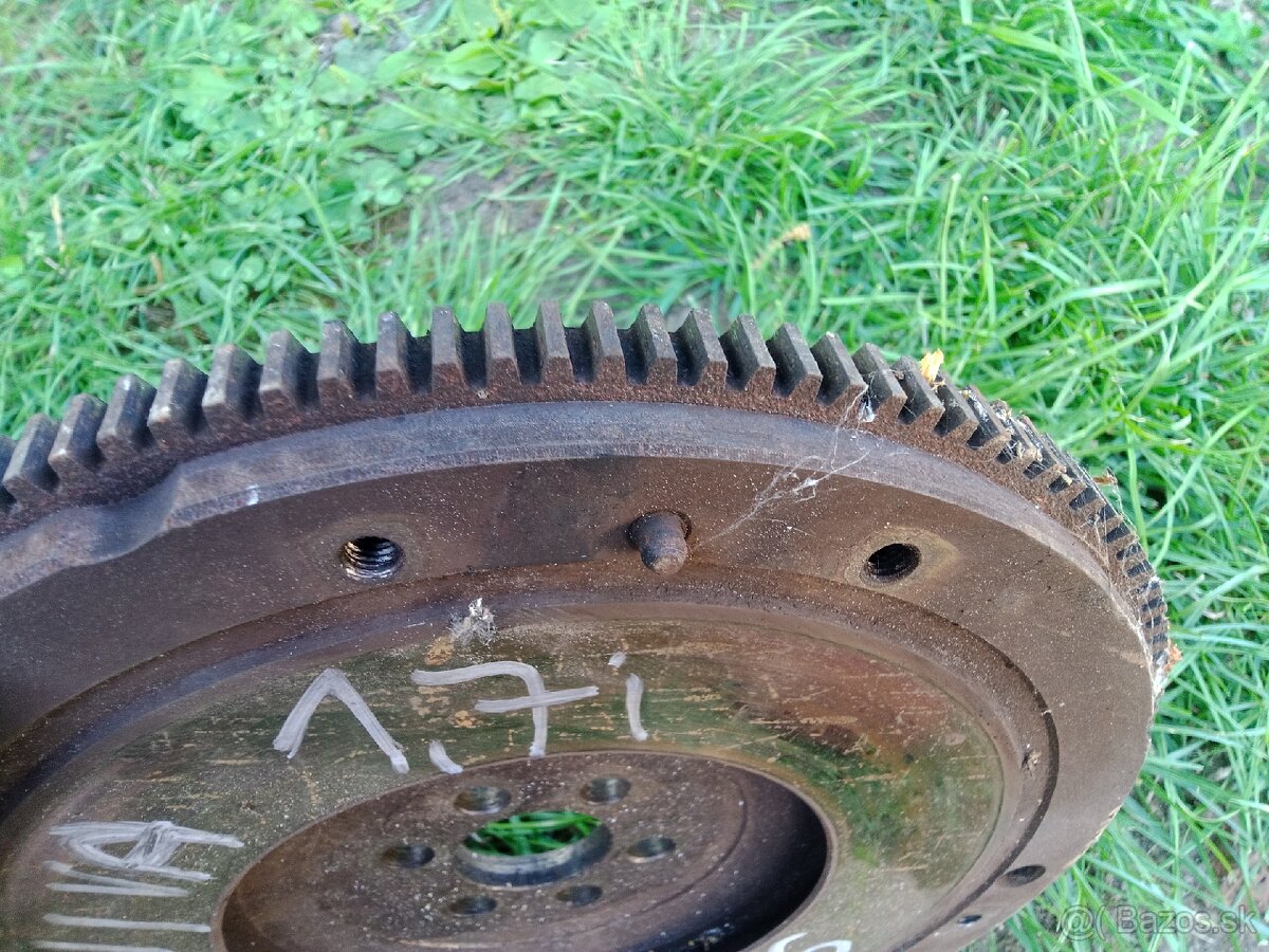 Zotrvačnik Lada niva - 3