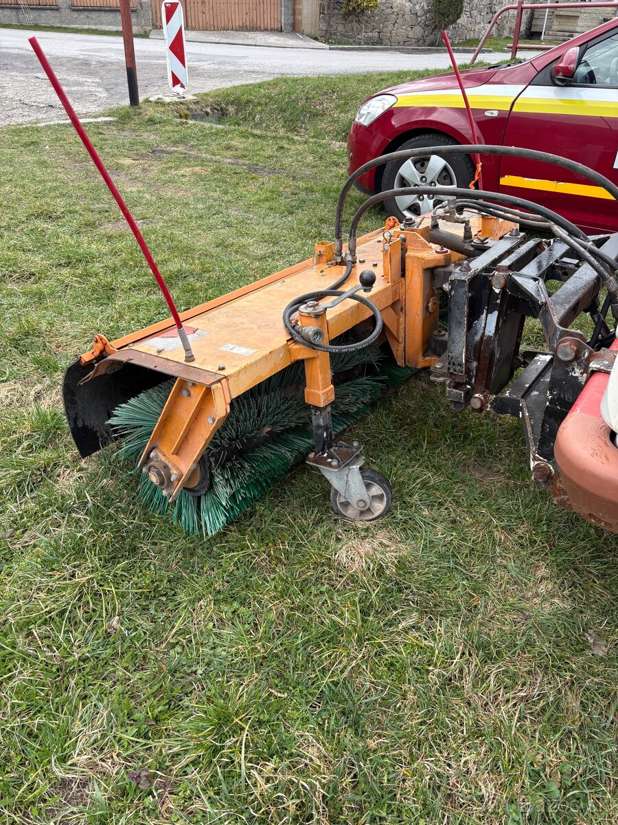 Zametacia kefa na Multicar - 3