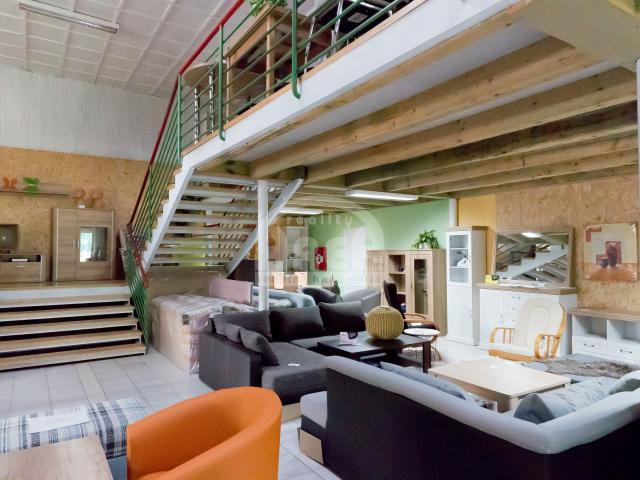 Komerčná budova s 2-izbovým bytom vo Vranove nad Topľou - 3