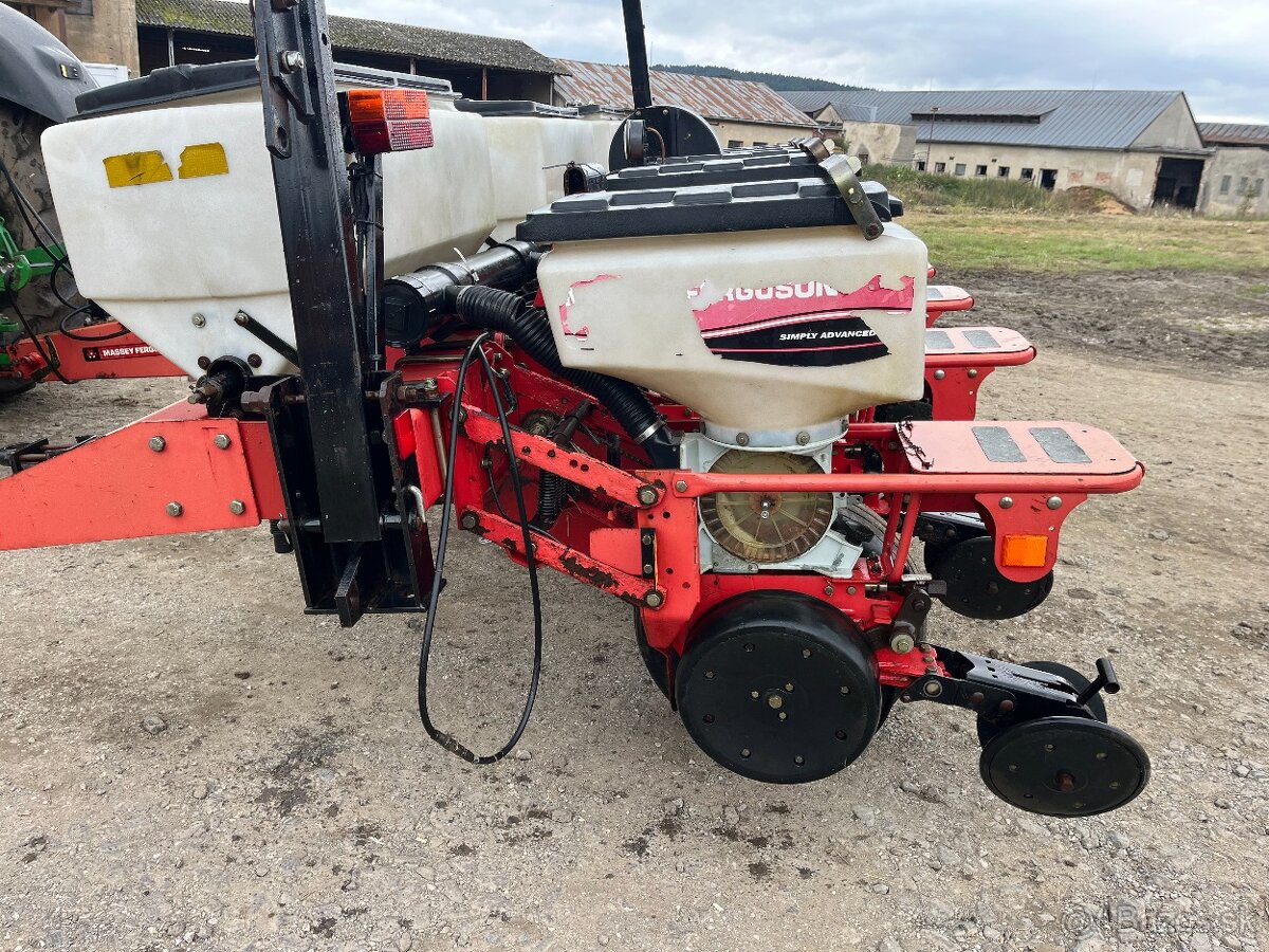 Predám sejačku na kukuricu Massey Ferguson - 3