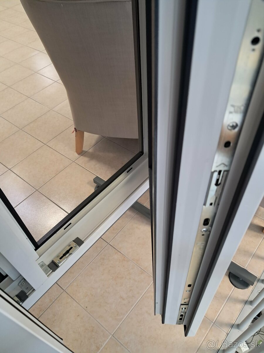 Plastové okno 120x120cm - 3