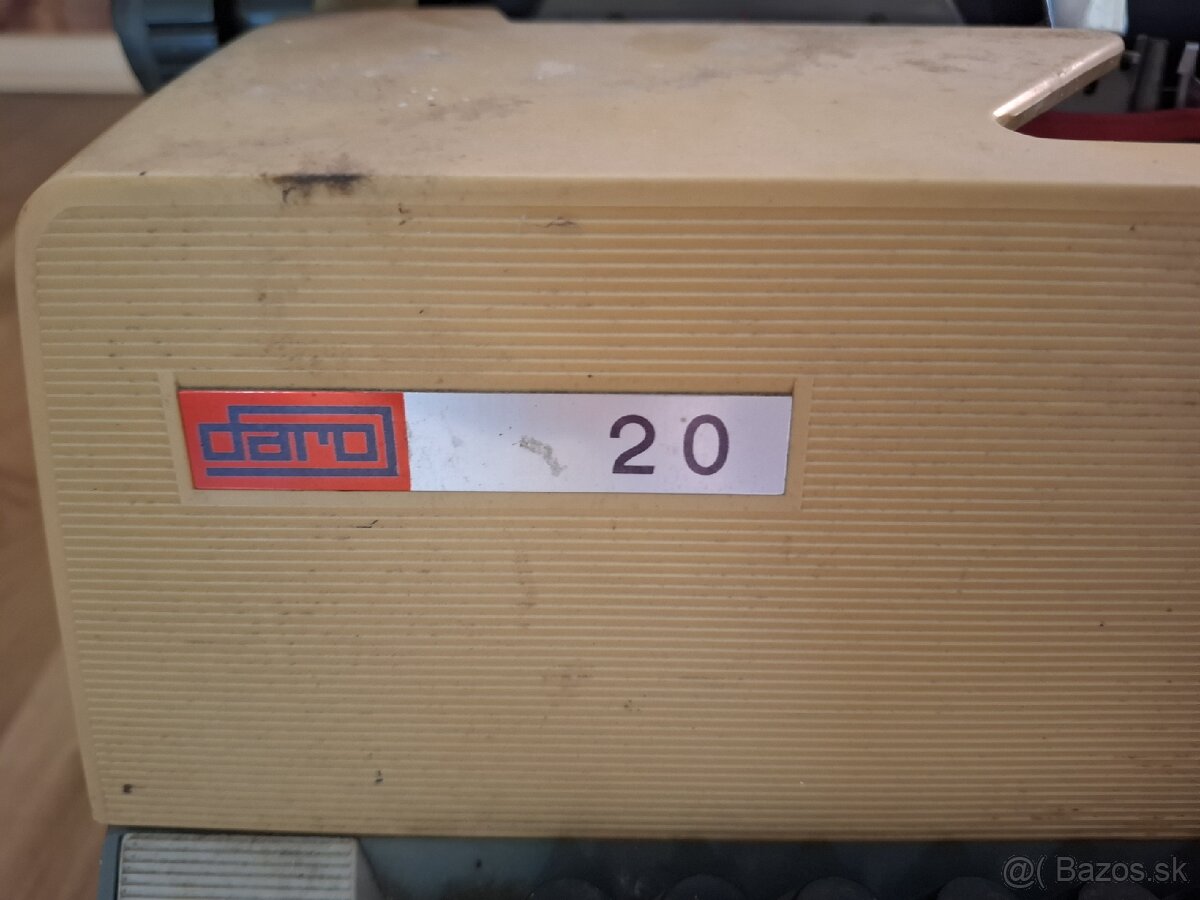 Starý mechanický písací stroj Daro 20 - 3