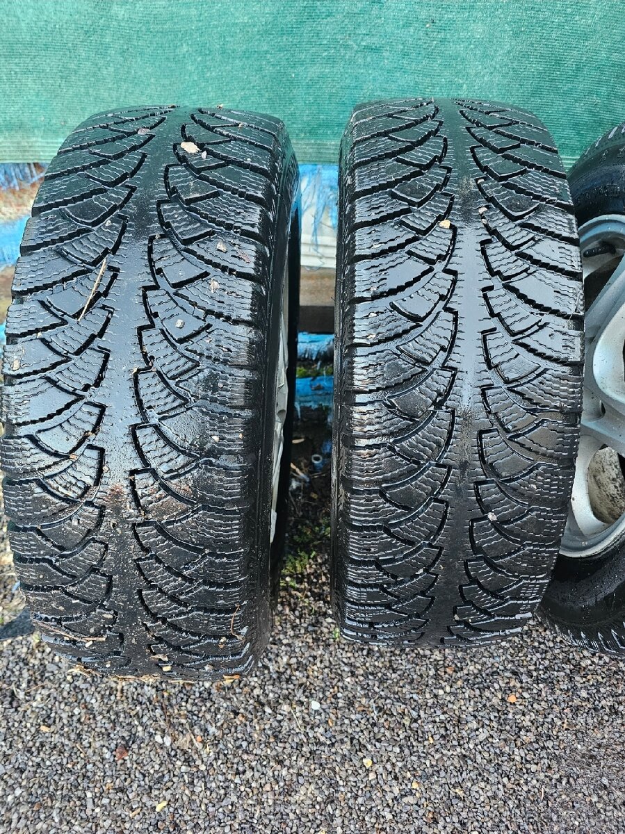 Mitsubishi kolesá 215/60 R16 - 3