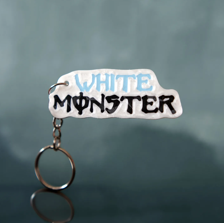 White Monster kľúčenka - 3