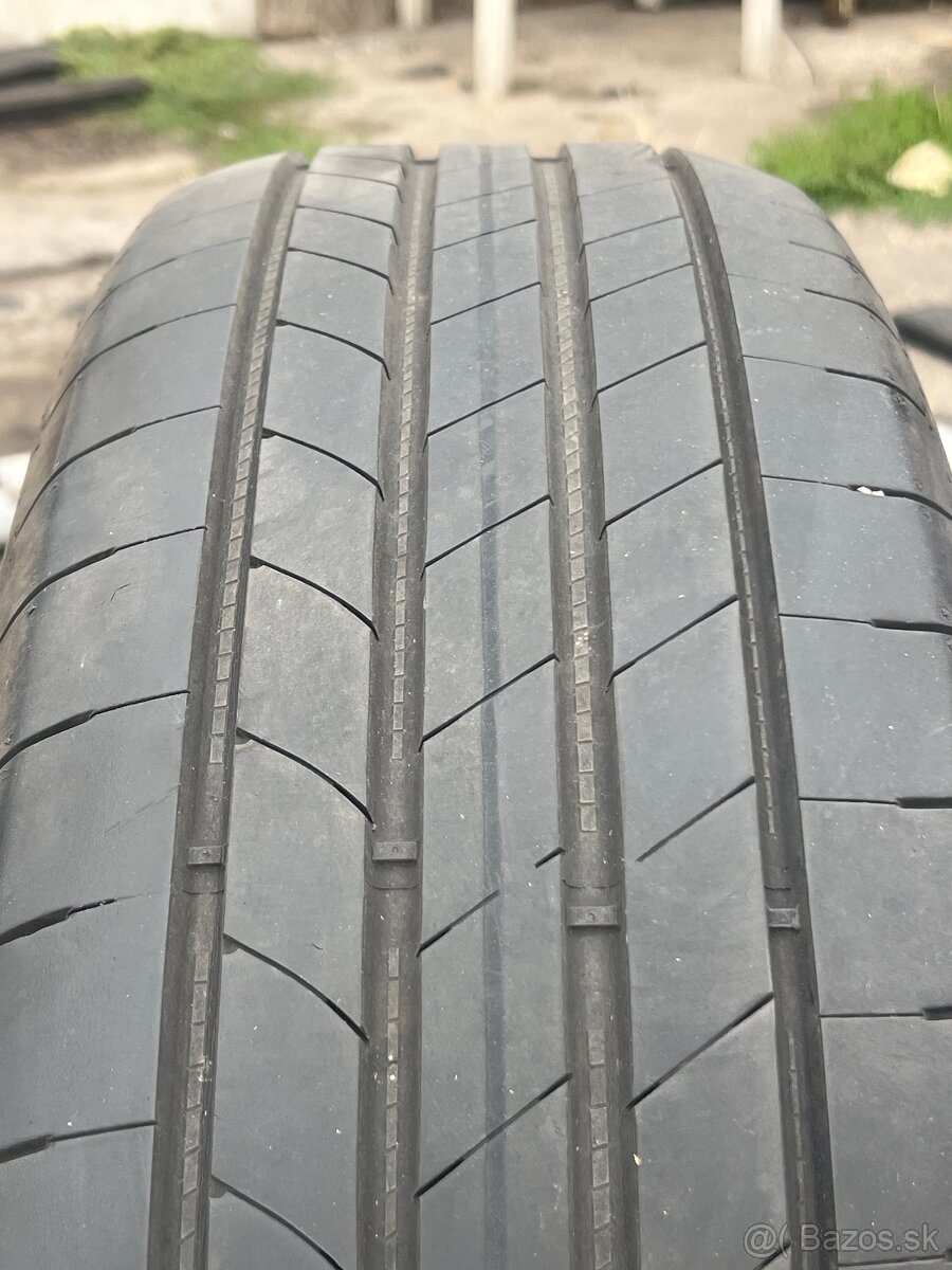 Predám letne pneu 235/65/18 - 3