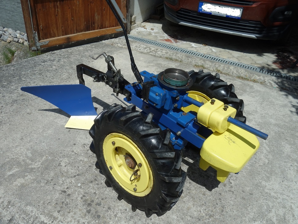 Podvozok na Agzat s pluhom - 3