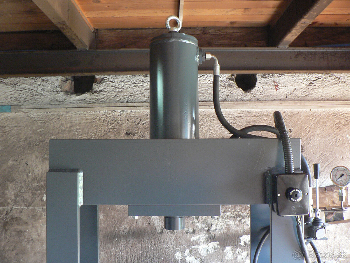 Hydraulický lis 40t. - 3