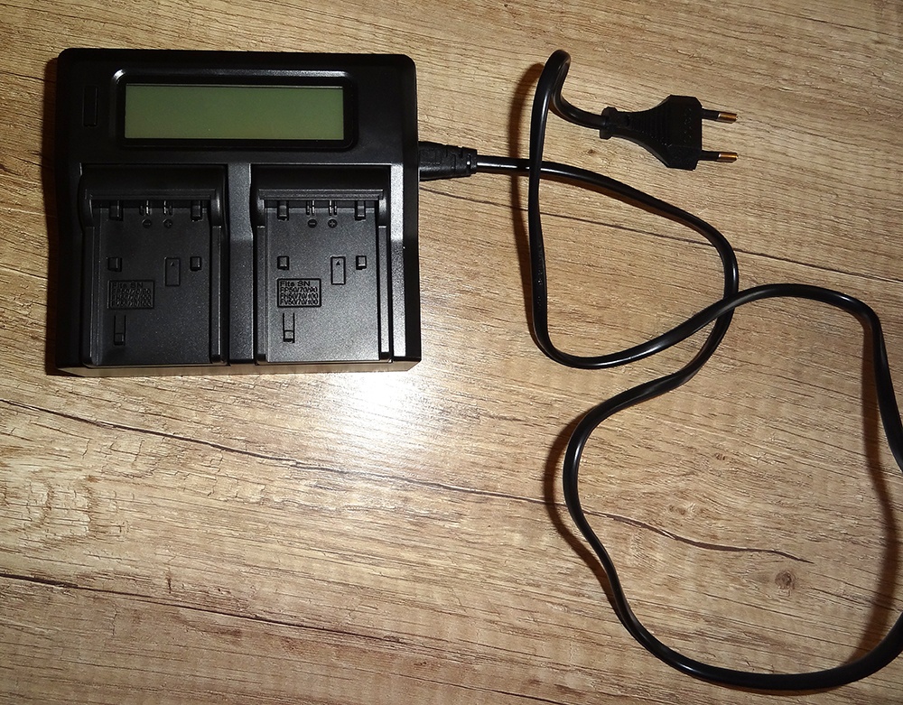 Ponúkam dvojitú nabíjačku batérii sony NP-FP/FH/FV - 3