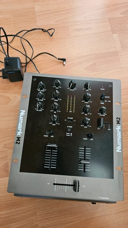 Zachovalý DJ mixpult Numark M2 - 3