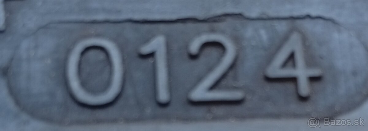 225/40 R18 - 3