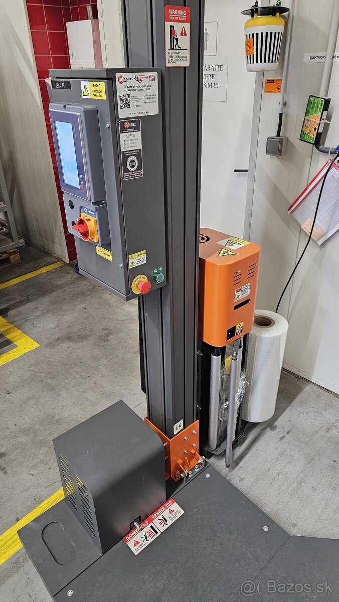 BALIACI STROJ NA PALETY - VÝREZ V TOČNI PRE VJAZD PALEŤÁKU - 3