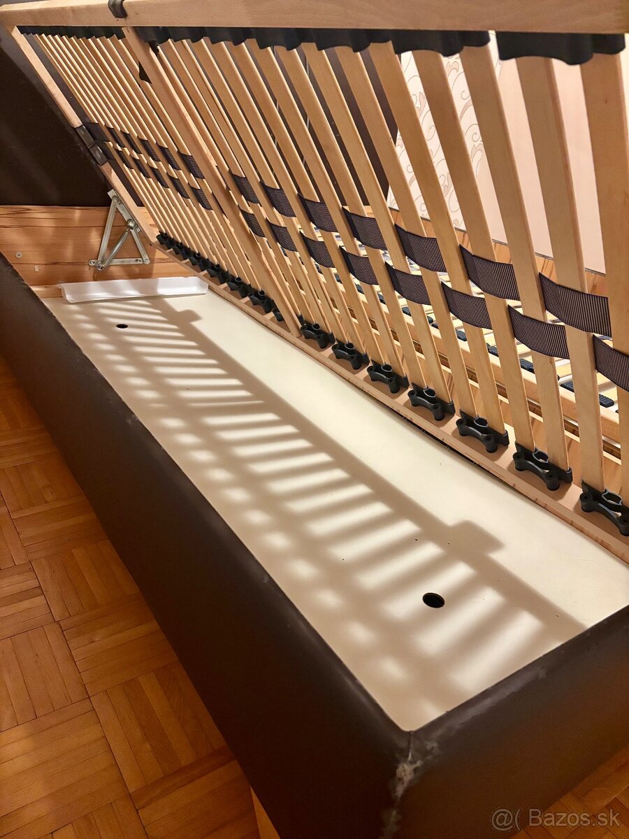 Koženková posteľ - 3