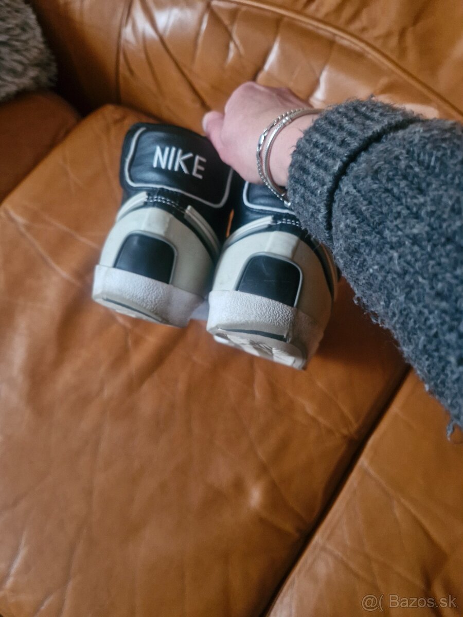 Nike v. 43 - 3