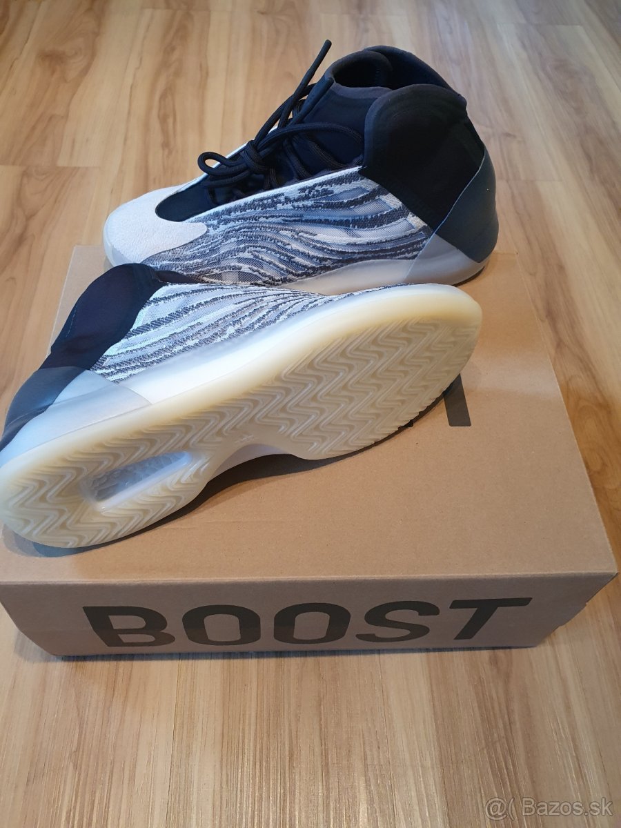 Yeezy QNTM - 3