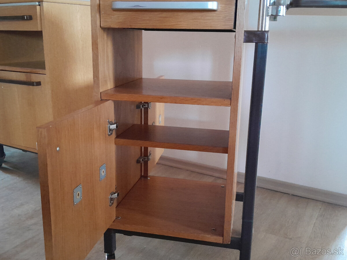 Predám nočný stolík (k polohovateľnej posteli) - 3