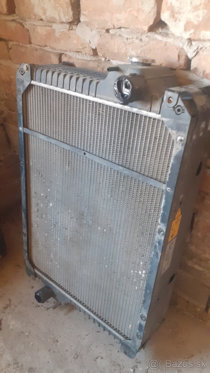 CHLADIČ- CASE IH-NEW HOLLAND - 3