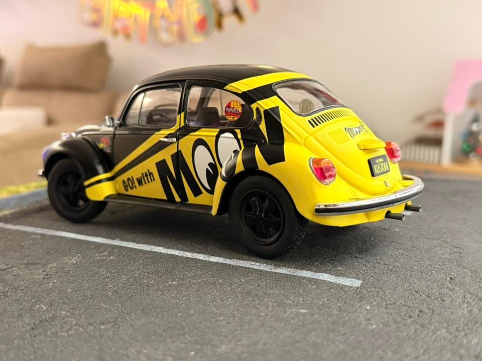 1:18 Volkswagen Beetle 1303 “Go With Moon” - Solido - 3