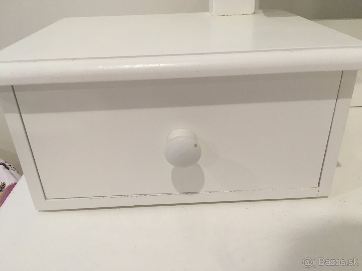 Kozmetický stolík - 3