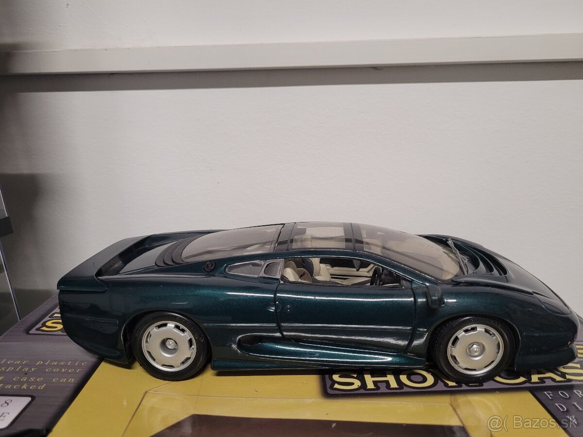 Model 1:18 Jaguar XJ220 - 3