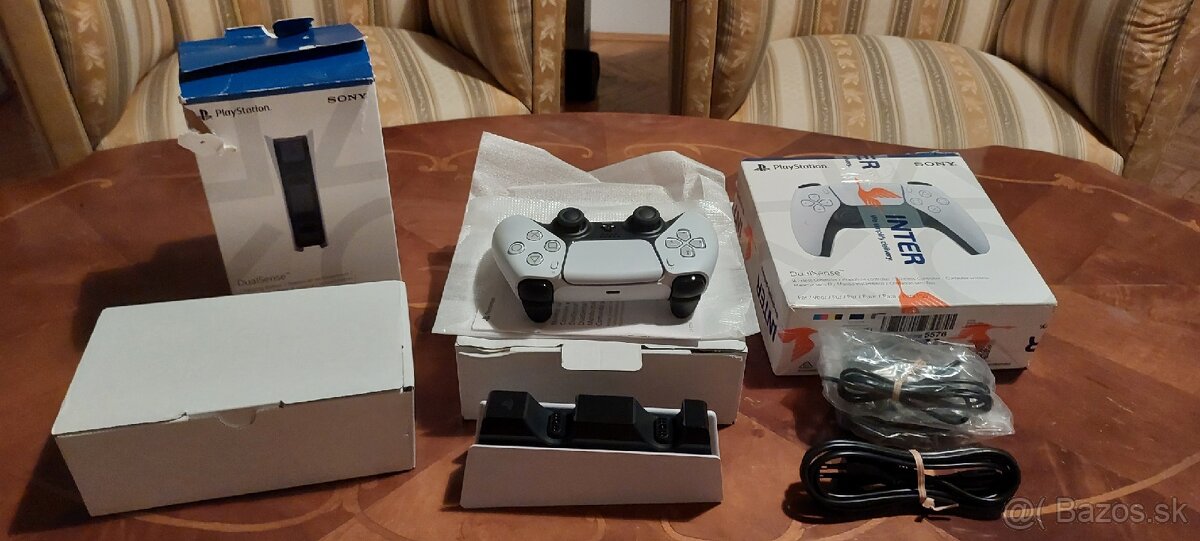 Príslušenstvo PS5: dualsense ovládač a Sony charging station - 3