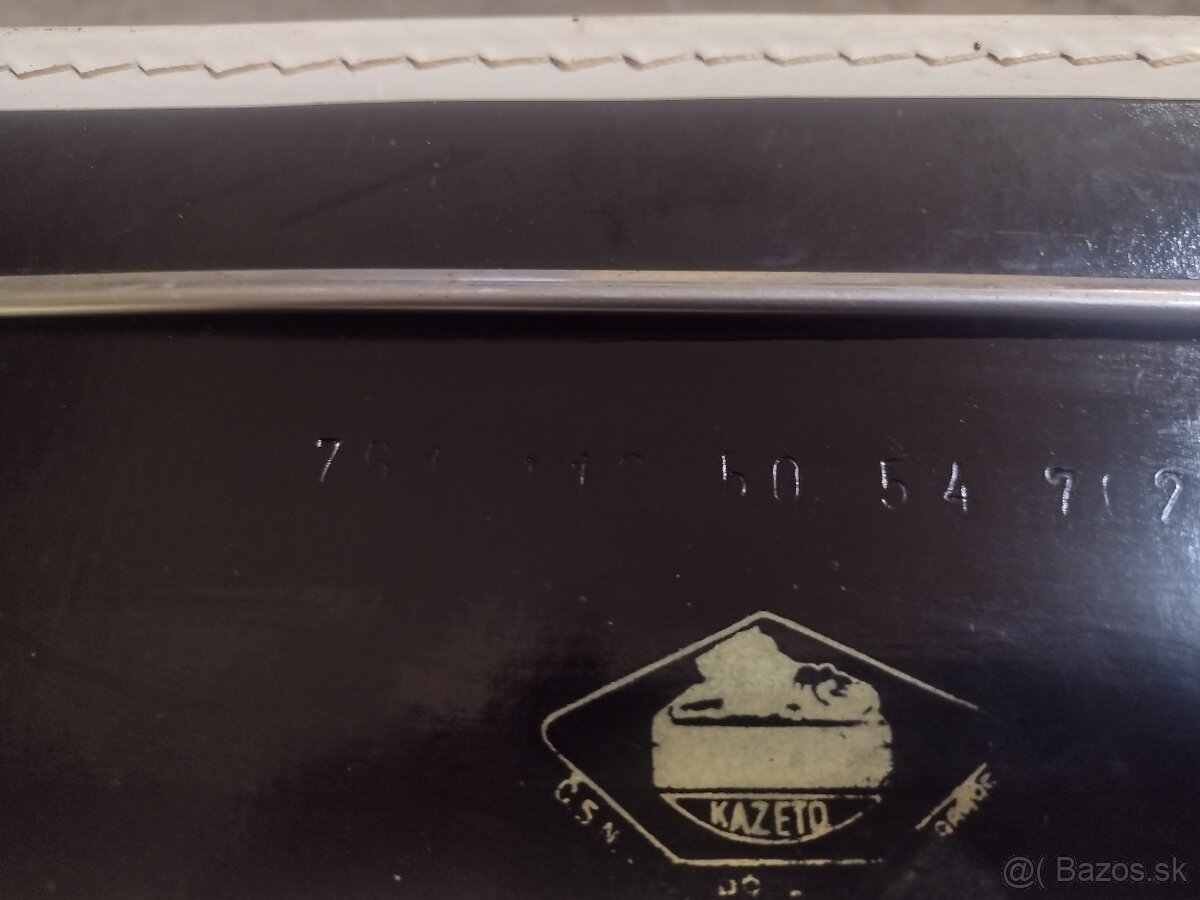Predám starý cestovný kufor Zn.Kazeto - 3