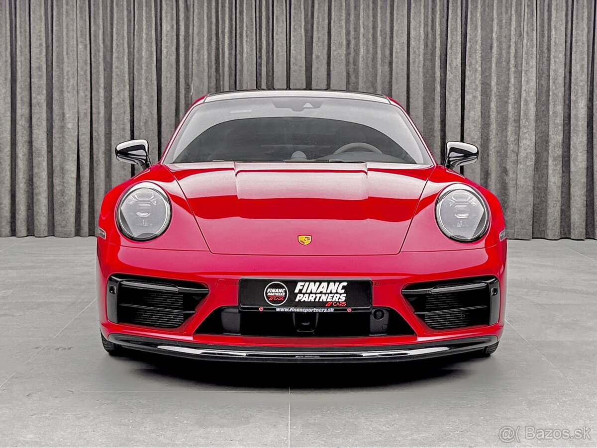 Porsche 911 Carrera 4 GTS - 3