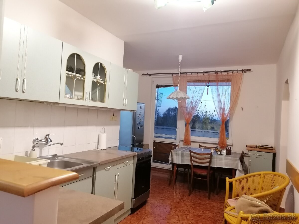 Veľký 3izbovy byt na predaj v Komárne - 3