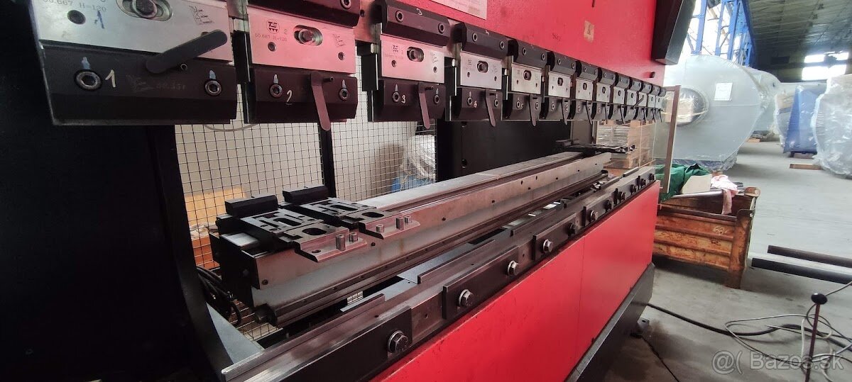 AMADA HFT 80-25 - Ohraňovací lis CNC - 3