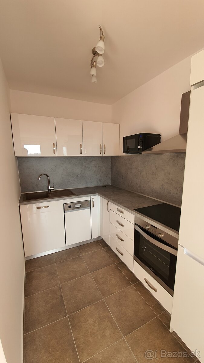 prerobený 2 izbový byt prenájom - 3