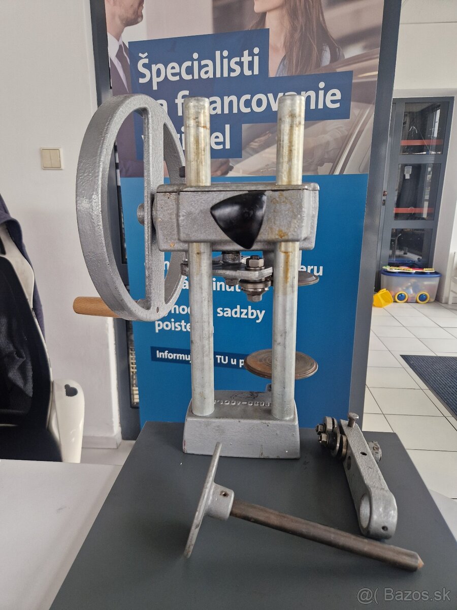 Uzatvárač konzerv /rezervovaný do 22.11./ - 3