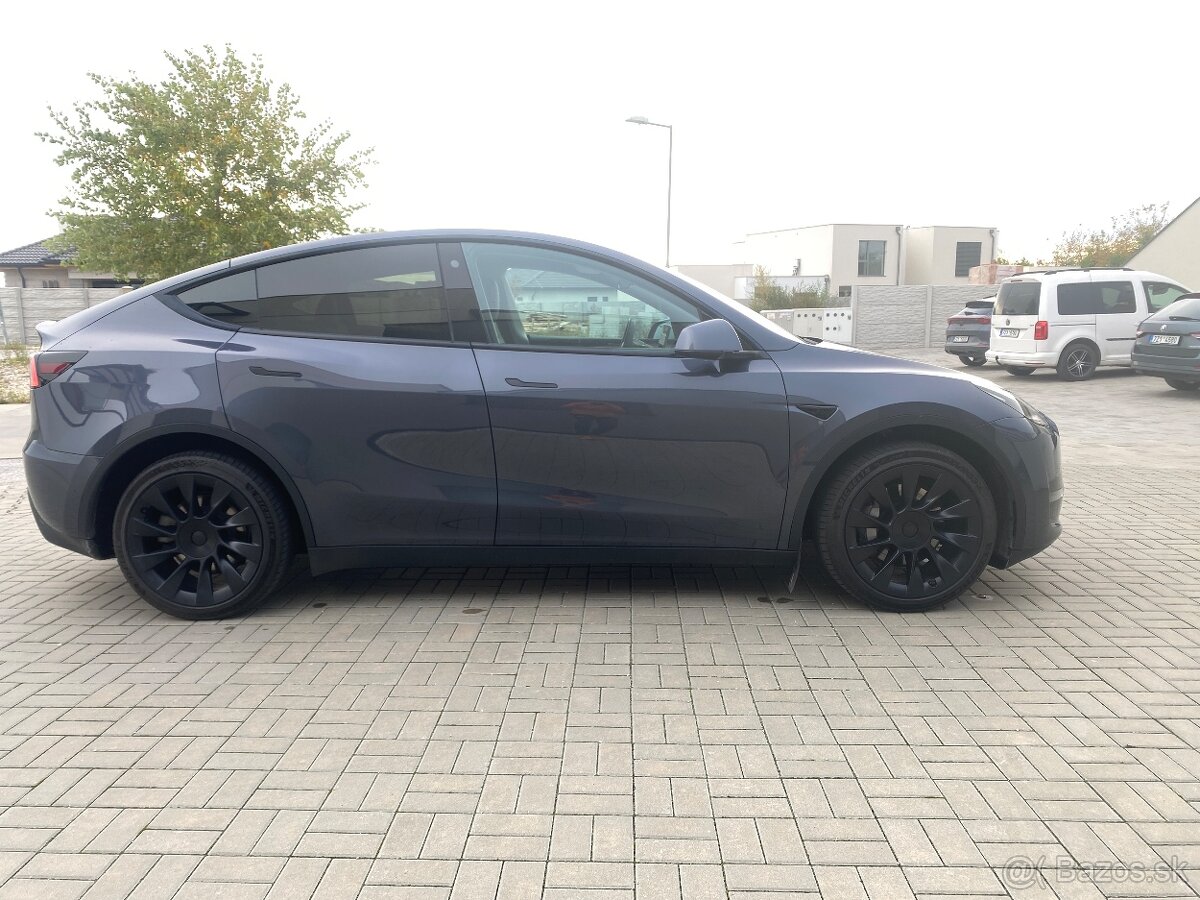 Tesla model Y Long Range AWD len 58 tis. km - 3