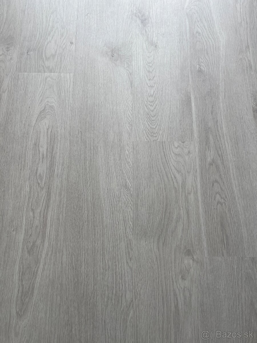 Laminatová podlaha a lišty - 3