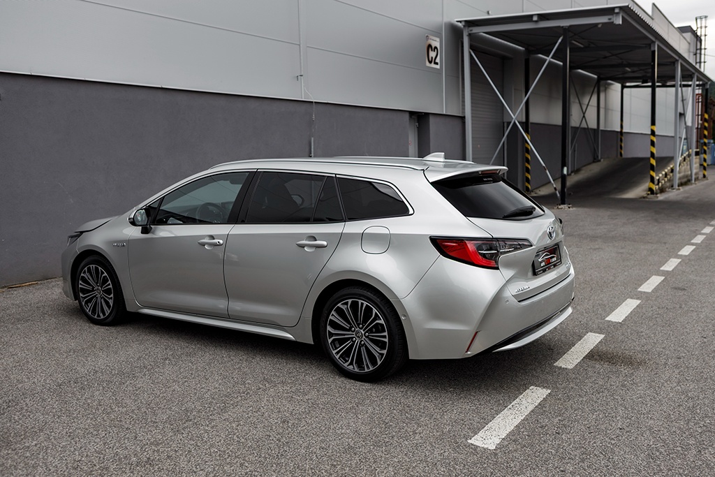 Toyota Corolla Combi 1.8 Hybrid 72kW e-CVT Executive 05/2021 - 3