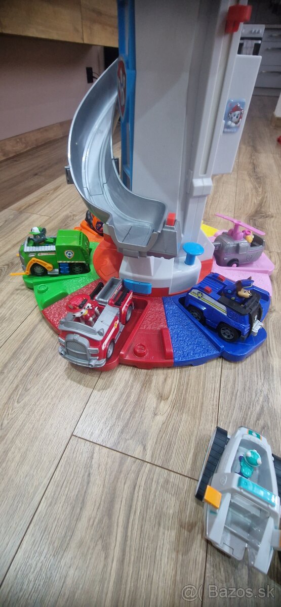 Paw Patrol – originálna veža + 9 autíčok a 8 figúrok + figúr - 3