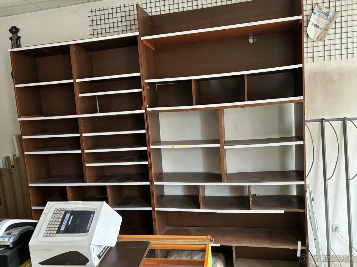 Regaly a predajny pult - 3