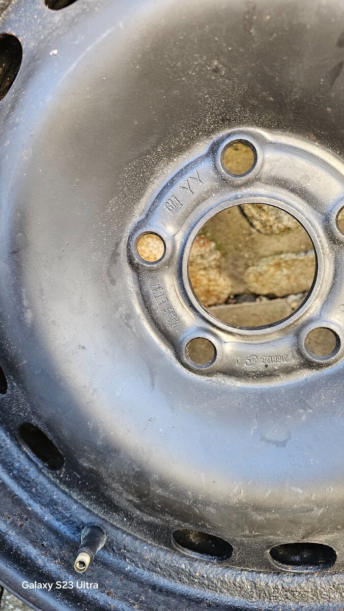 Predám plechové disky + 2 zimné pneumatiky - 3