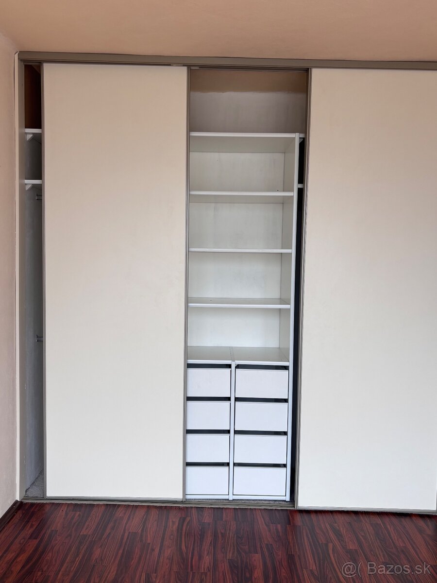 Vstavaná skriňa - 3