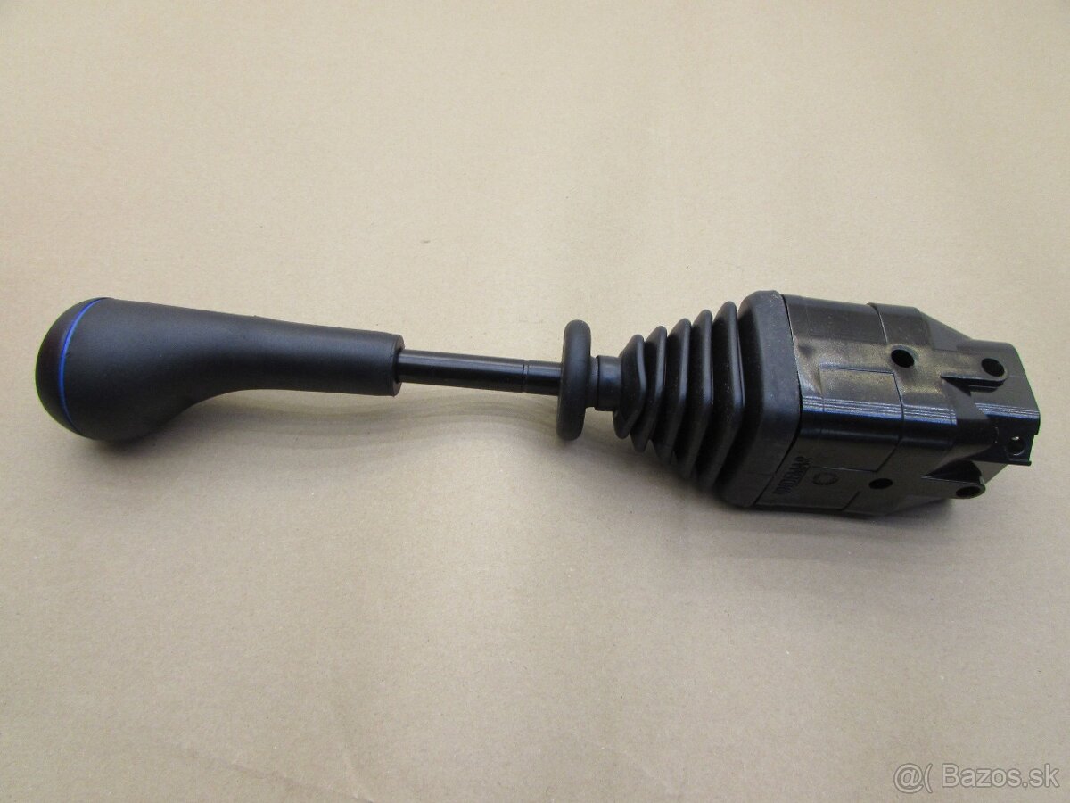 Joystick a hydraulický rozvádzač k nemu - 3