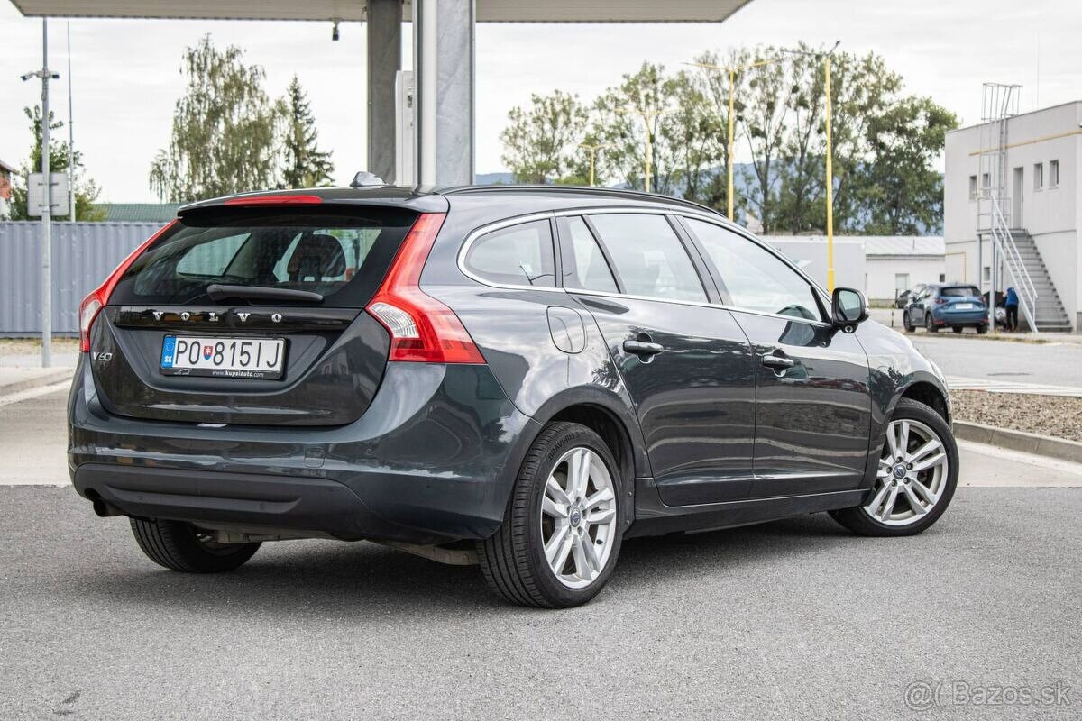 Volvo V60 D2 A/T - 3