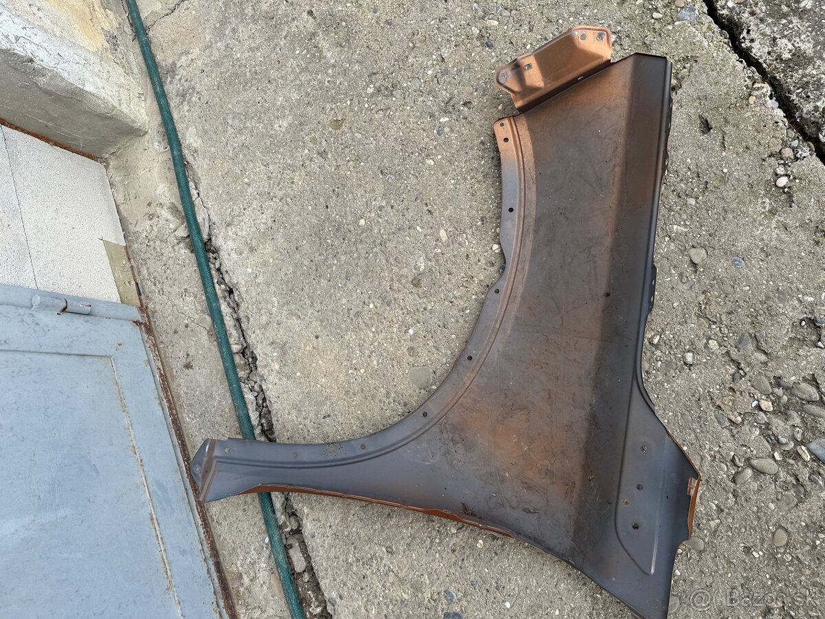 Suzuki Vitara predný blatník - 3