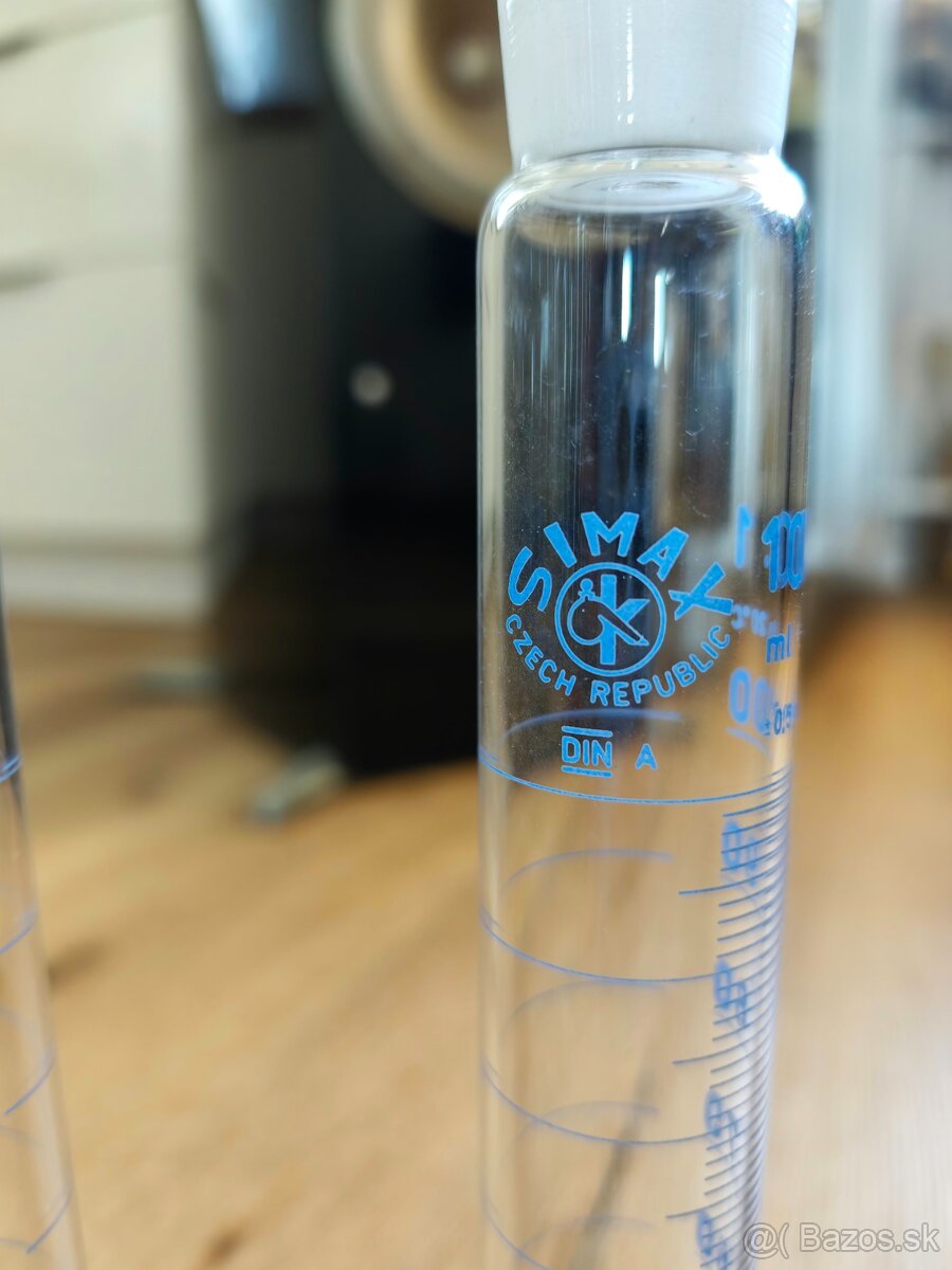 Laboratorne sklo a odmerky - 3