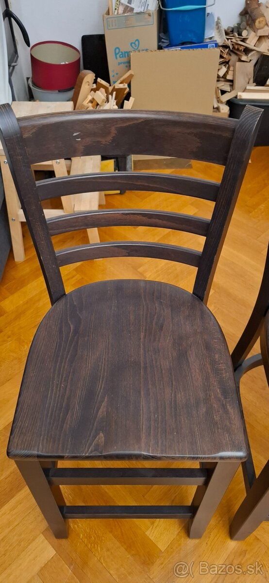 Dve barove stolicky z masivneho tmaveho dreva znacky TON - 3