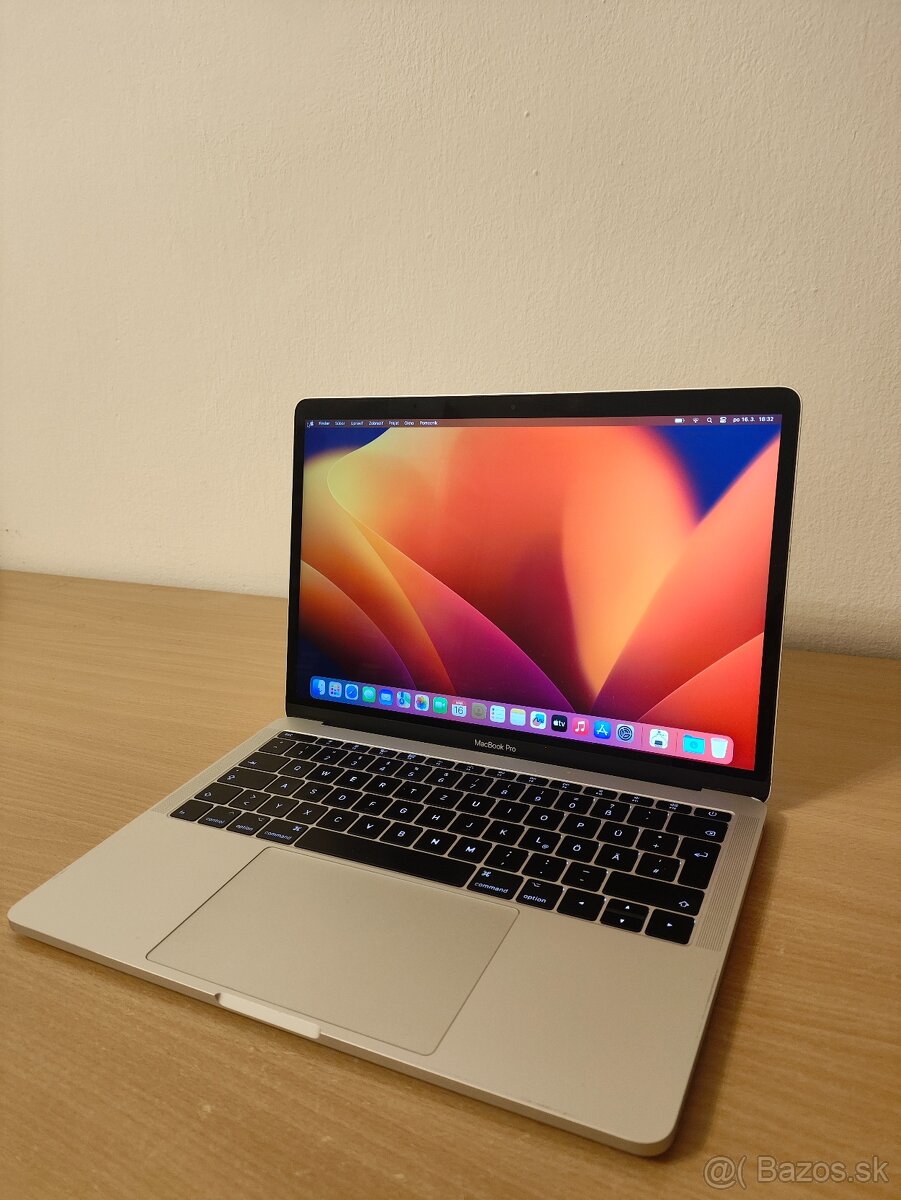 MacBook Pro 2017 | i5 • 8GB • 256GB SSD - 3