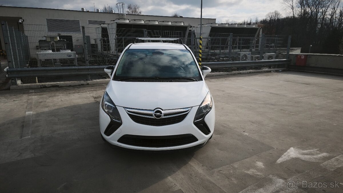 Opel Zafira Tourer Benzín LPG - 3